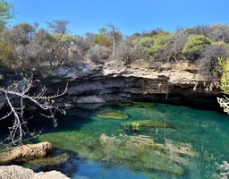 Exploration du village, visite de la grotte de Sarodrano & balade en canoë à travers les mangroves